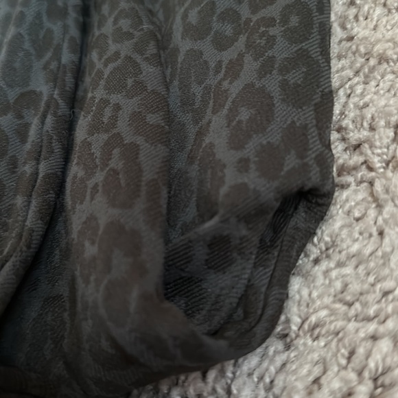 Black sleek leopard NikiBiki leggings OS 2-12 NWT workout athleisure yoga cycle - Picture 6 of 7